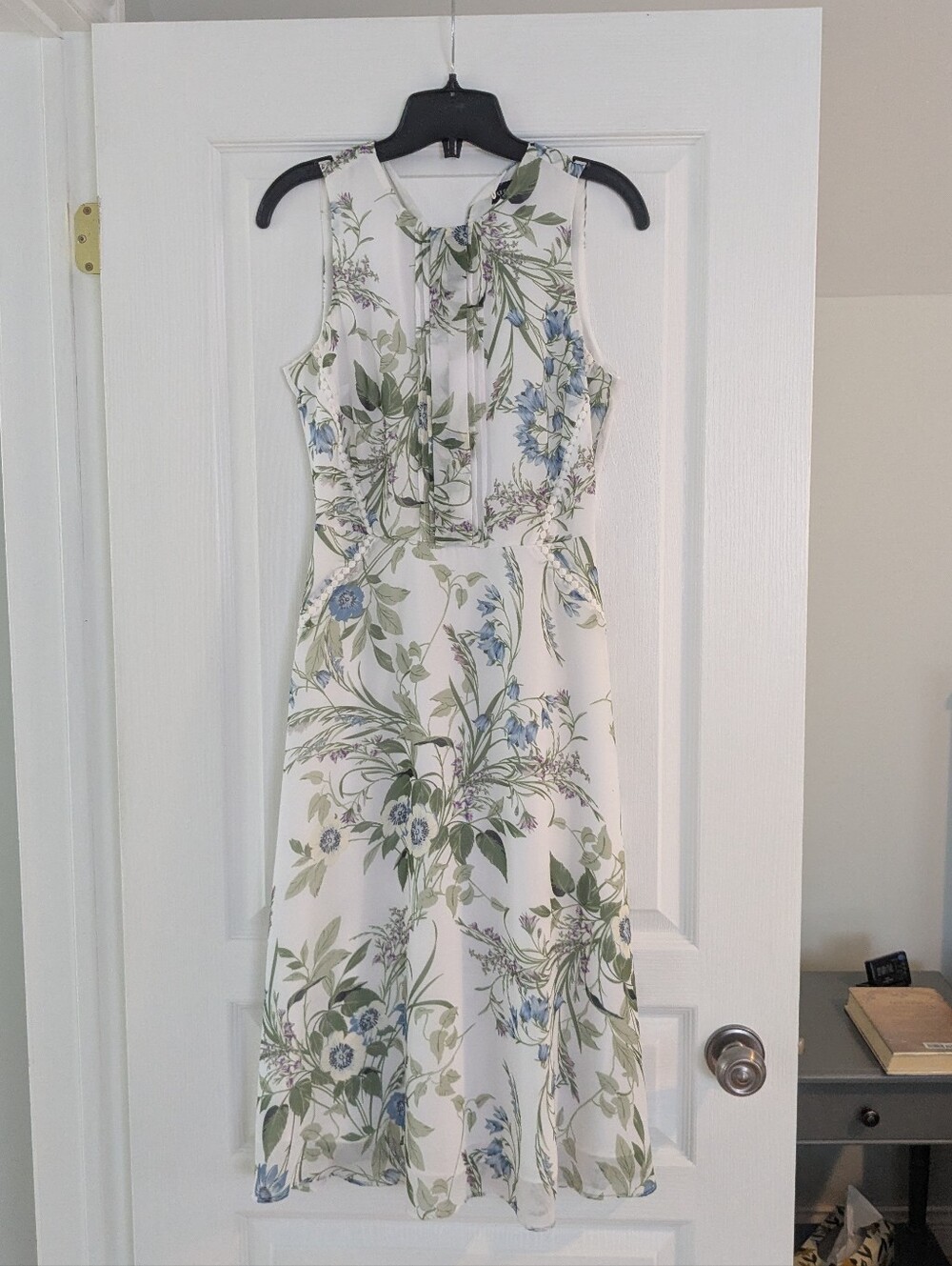 XS White High Neck Floral Summery Dress 🌿